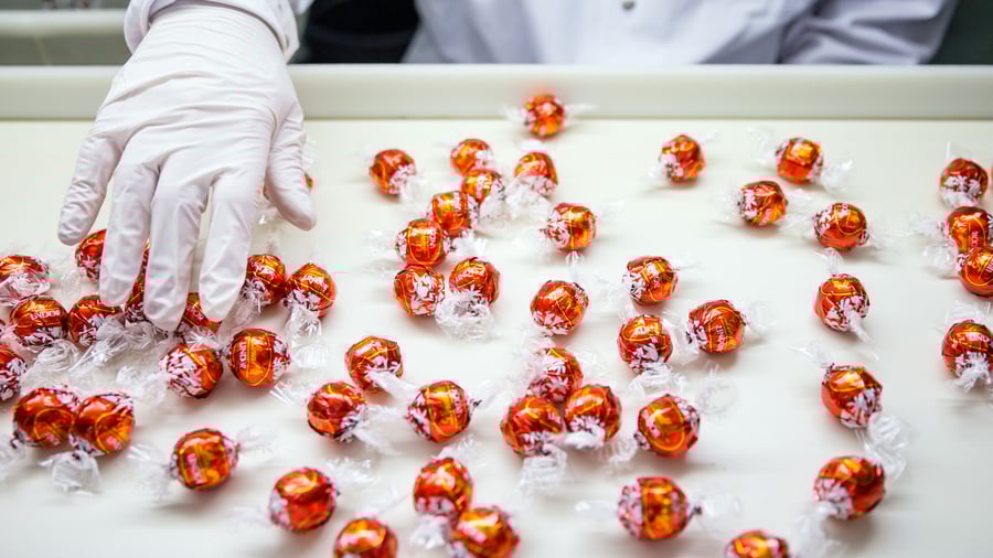 Markenstreit: Lindt gewinnt gegen Aldi – Verbot für rote Schokoladenkugeln