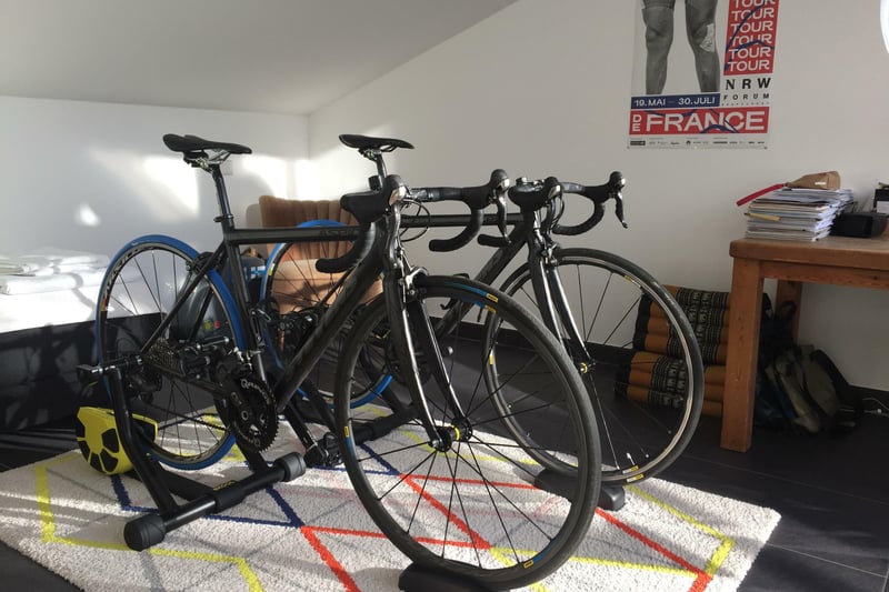 Im Test Rollentrainer von Bkool und Wahoo