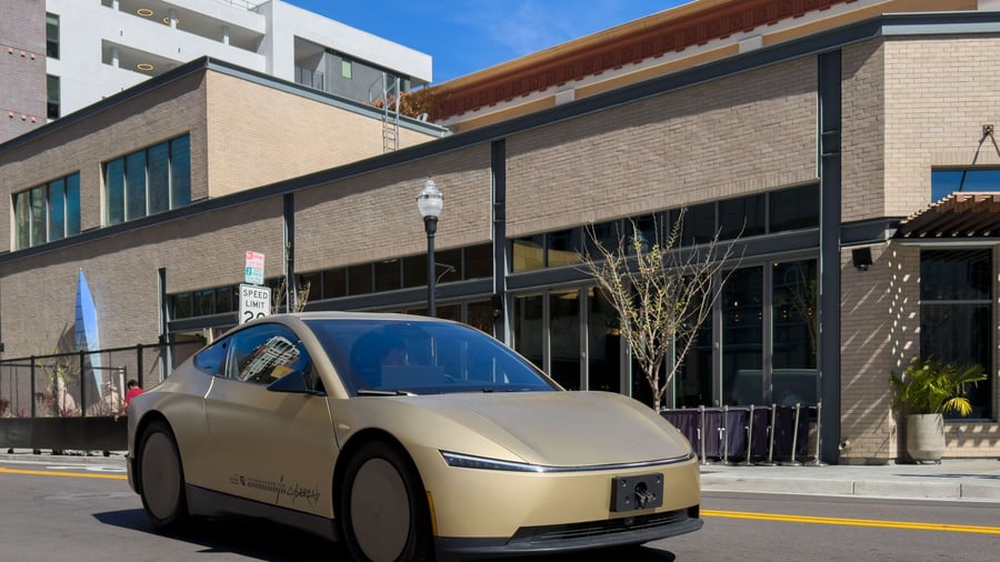 Autonomes Fahren: Musk: Tesla startet Robotaxi-Produktion