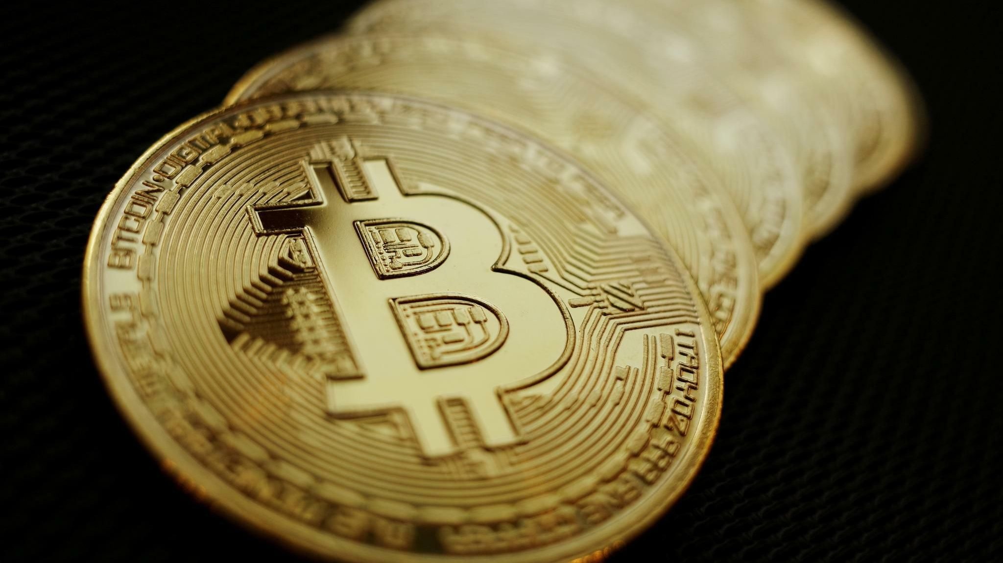 Bitcoin-Kurs: Preis eines Bitcoins fällt unter 30.000 Dollar