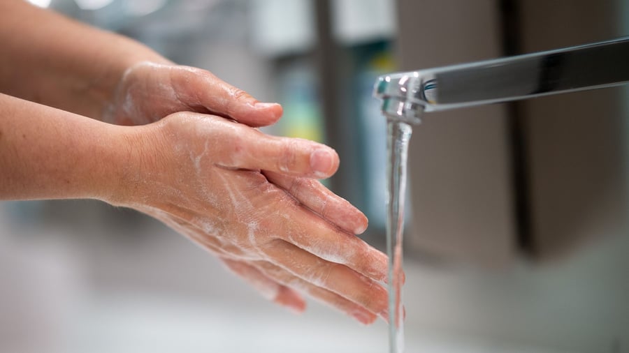 Umfrage von YouGov : Viele waschen ihre Hände immer noch häufiger als vor Corona