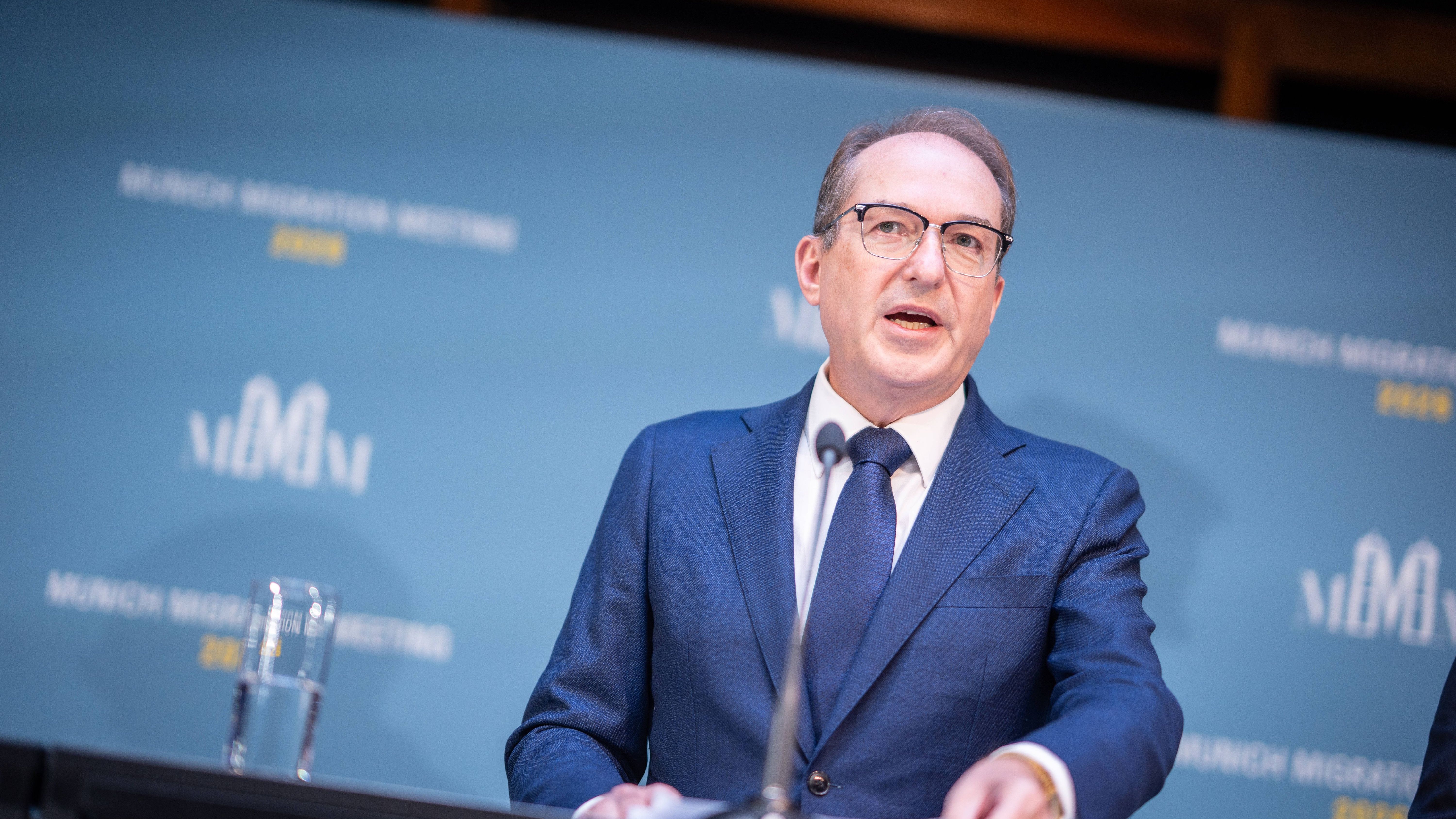 Элиф Эралп подала заявление на главу МВД Германии из-за высказывания об антисемитизме