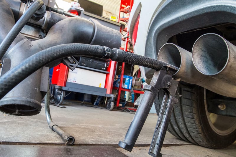 Schadstoffe im Autoabgas: Wichtig ist, was hinten rauskommt