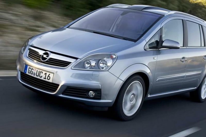 Opel Zafira B Edition 2009 kaufen in Warschau, Preis auf Kredit, Auto  Invest Europa