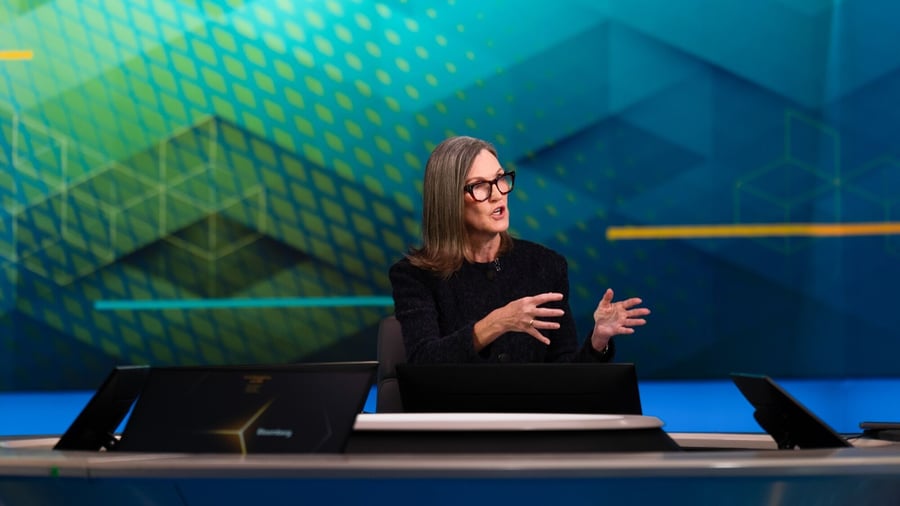 Ark Invest: Cathie Wood stockt bei vier Tech-Größen auf