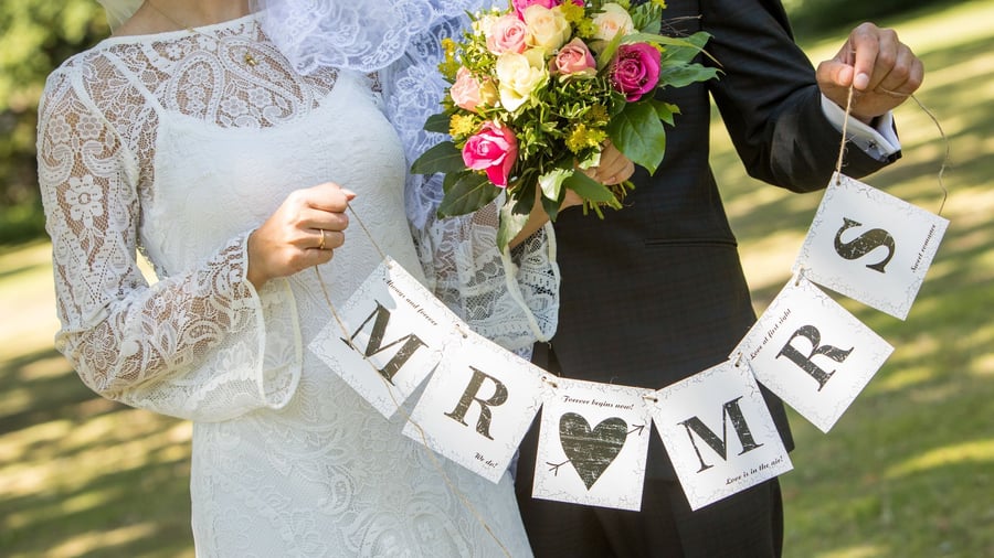 Besser nicht unter Zeitdruck: Heiraten mit Vertrag? Wann Paare darüber reden sollten