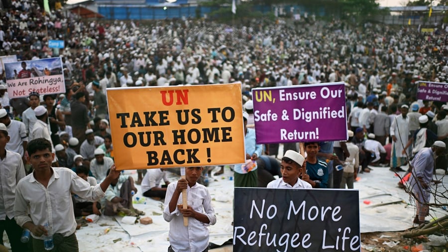 Flüchtlinge: Bootunfälle mit über 500 Flüchtlingen vor Myanmar befürchtet