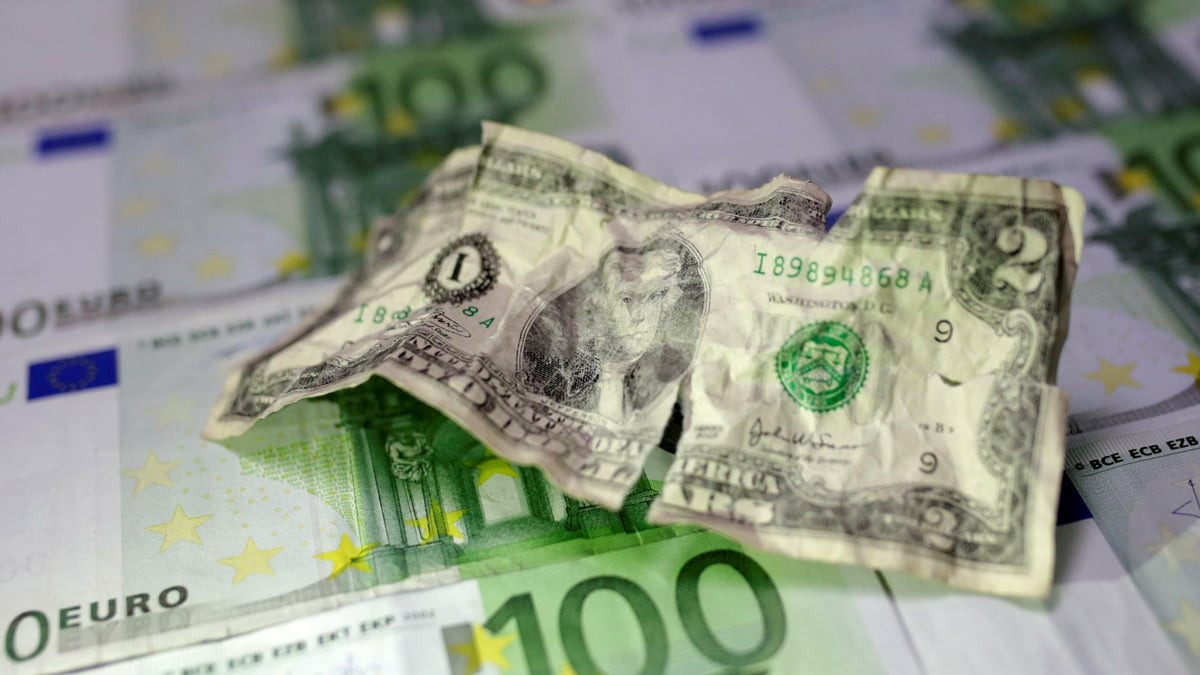 109 euros store to dollars