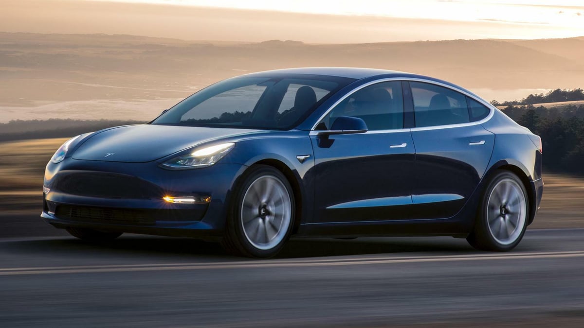 Tesla Model Y: Zum Start mit bis zu 540 km Reichweite >