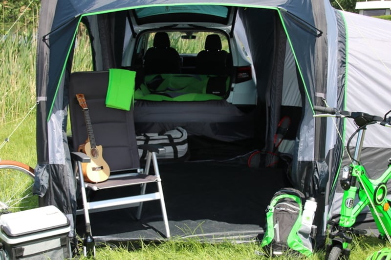Camping: Schlafen auf dem Dach – wenn das Auto zum Zelt wird
