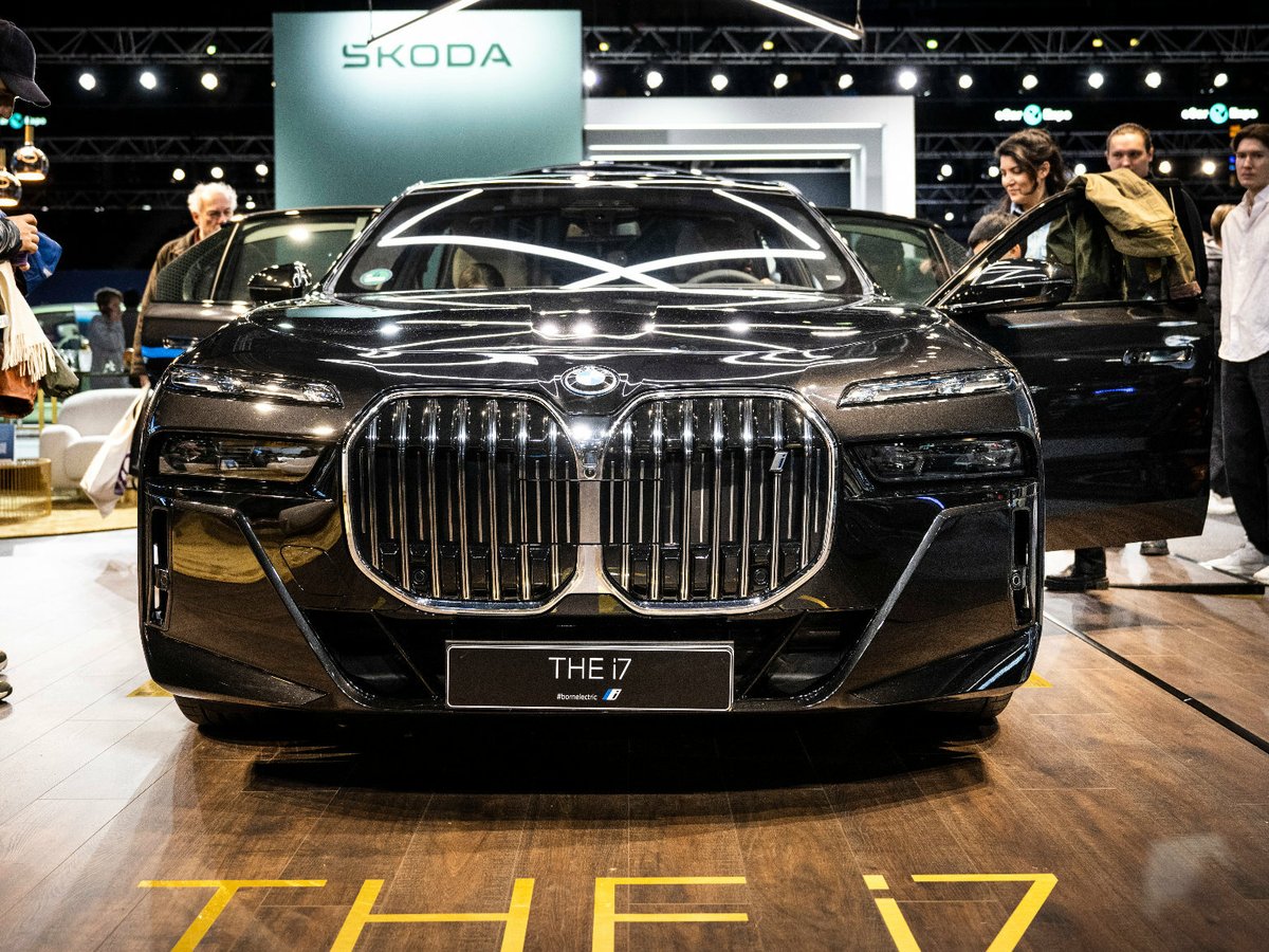 Autoindustrie: BMW hebt Renditeziele für 2023 an – Aktie legt leicht zu