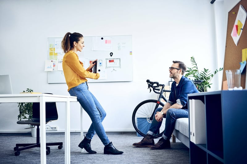 Liebe am Arbeitsplatz Wann Beziehungen auf der Arbeit problematisch werden