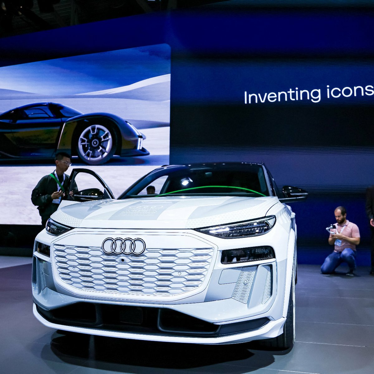 Umfrage: Freitragendes, schwebendes Armaturenbrett beim neuen Audi