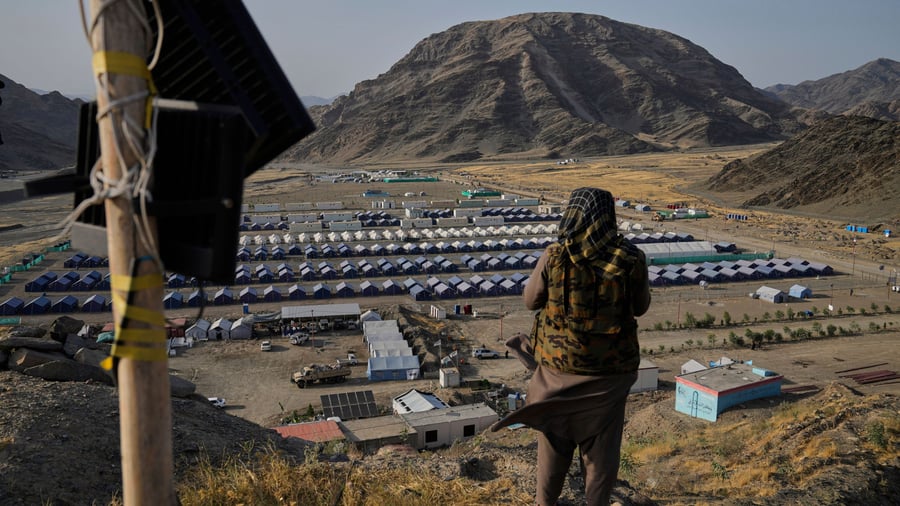 Border region: Afghanistan and Pakistan report dozens of deaths in clashes