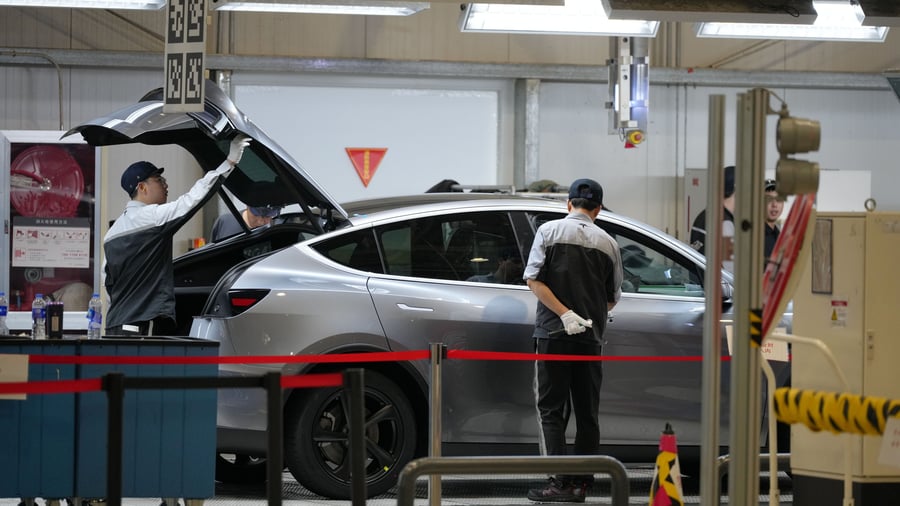 Tesla im Fokus: China ruft Millionen Autos wegen Sicherheitsbedenken zurück – Versenkte Griffe gefährden Insassen