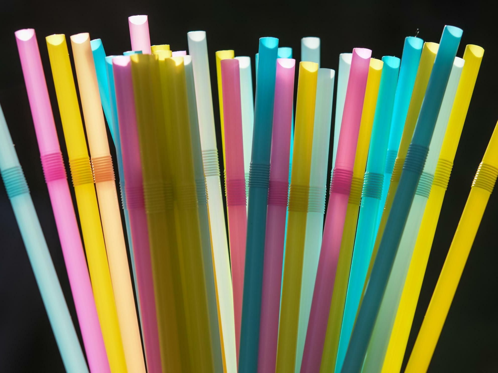 Plastikverbot: Alternative Strohhalme kaum besser für die Umwelt