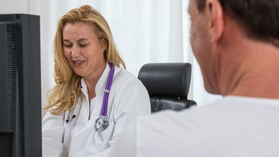 Krankenstand: Krankmeldung ab Tag eins: Warum die Attestpflicht Unternehmen nicht unbedingt hilft
