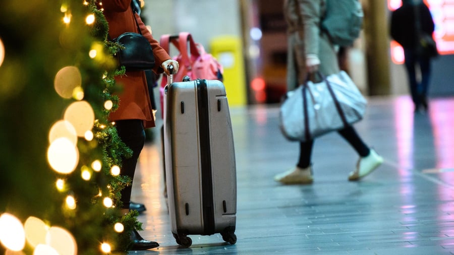 Reisen : Bahn: Buchung für Fahrten in der Weihnachtszeit startet