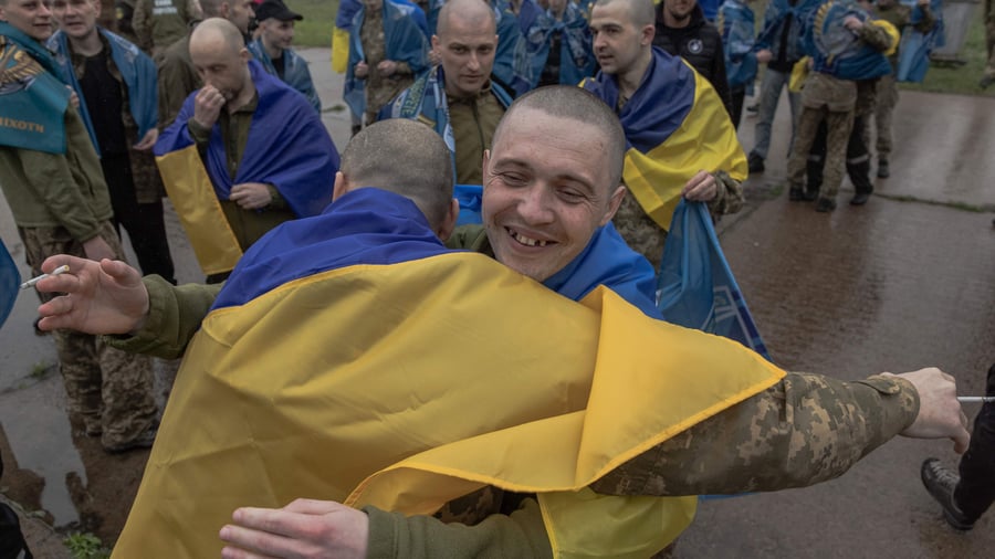 +++ Ukraine-Krieg +++: Gefangenenaustausch zwischen Russland und Ukraine beginnt