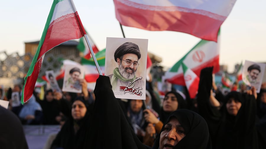 +++ Iran-Krieg +++: Irans Oberster Führer Chamenei gibt Erklärung ab: Iran wird Raketen- und Atomprogramm schützen