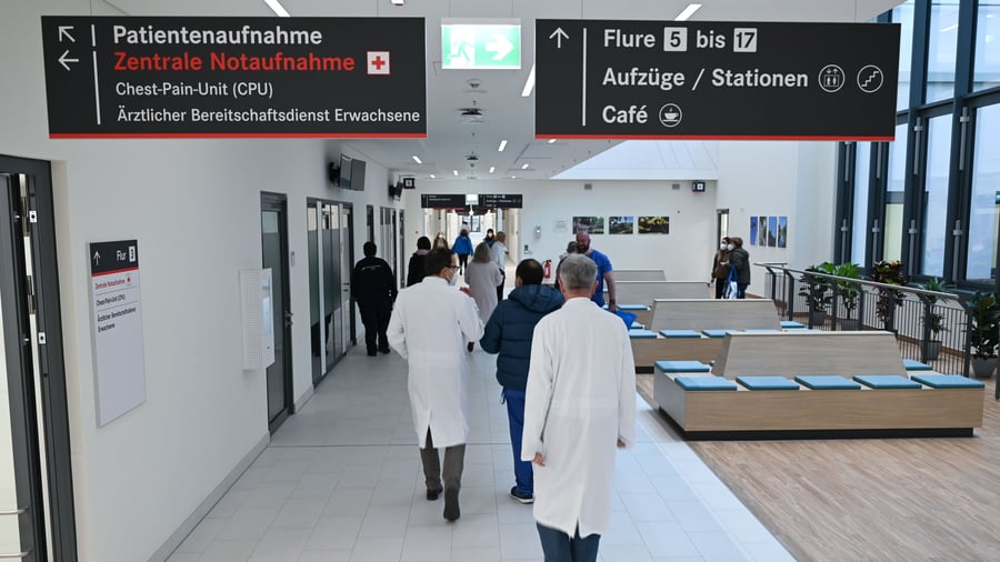 Krankenversicherung: Warkens Gesundheitsreform: Kommt die Beitragserhöhung durch die Hintertür?