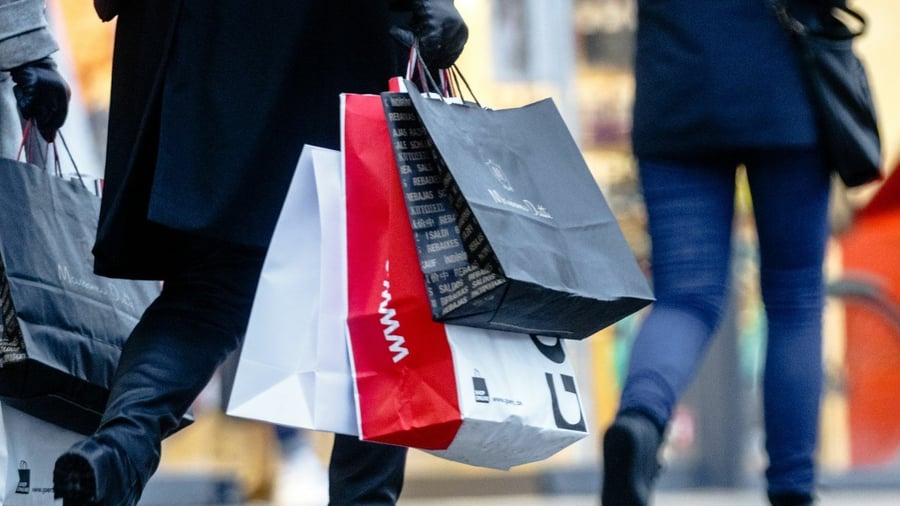 Umfrage: Besserverdiener schieben offenbar größere Anschaffungen auf