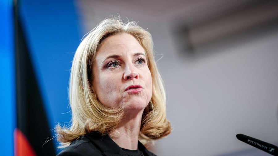 Regierung: Österreich weist drei russische Botschaftsmitarbeiter aus