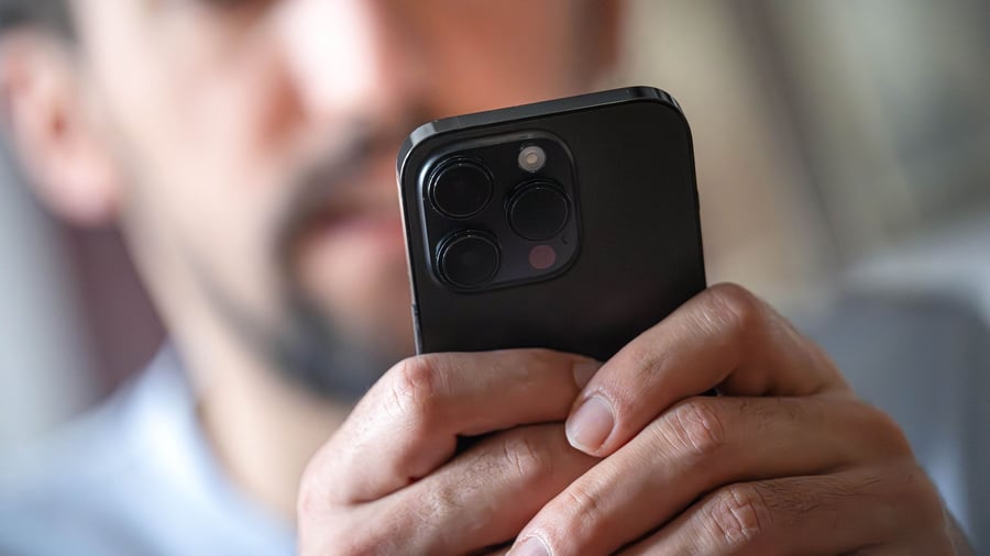 Unterwegs mit dem Smartphone: Die letzten ihrer Art: Roaming-Fallen erkennen und umgehen
