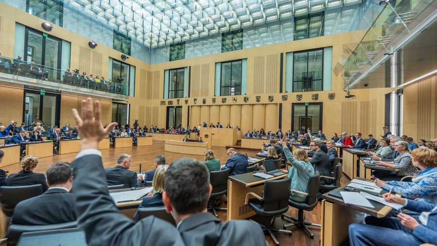 Bundesrat: Bundesrat macht Weg frei für mehr Rente und Apothekenreform