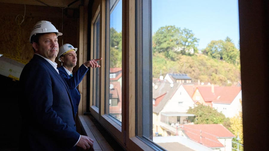 Vizekanzler auf Werbetour: Wie die Regierung die positive Erzählung sucht