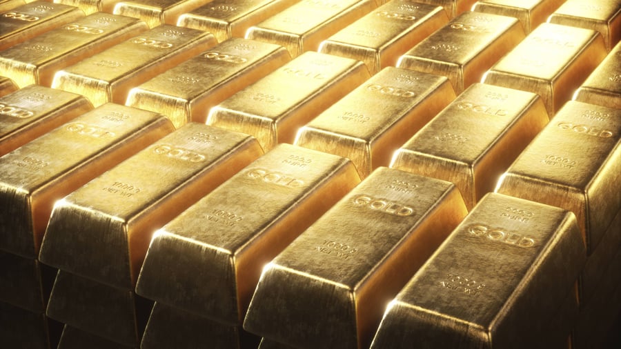 Investors push gold to record