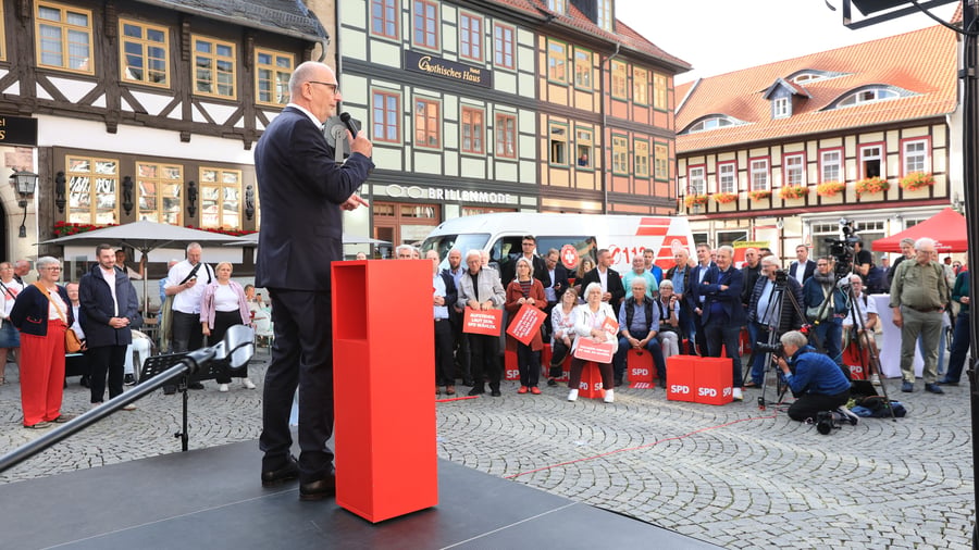 Hohe Spritpreise: Benzinpreise bleiben oben – Ruf nach Spritpreisdeckel