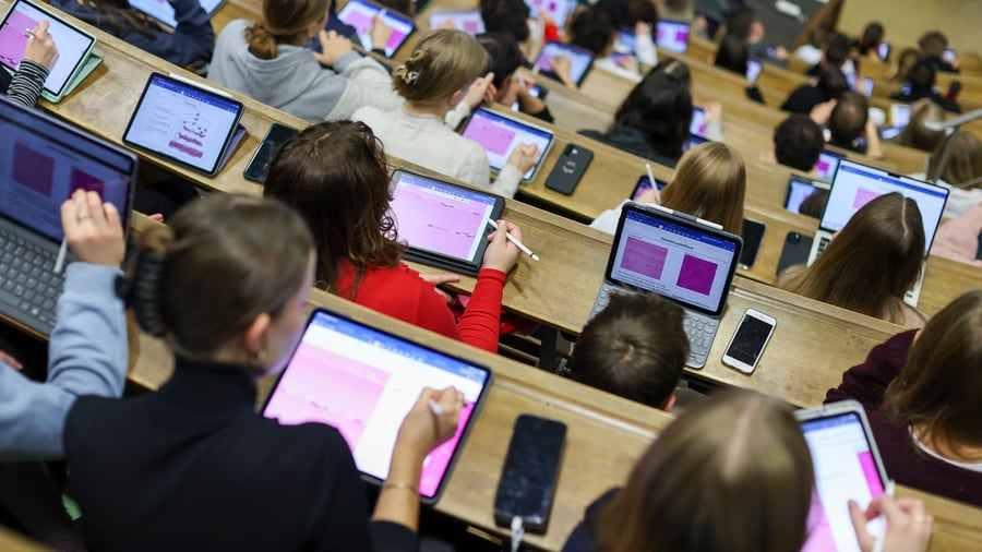 EY-Umfrage: Weniger Studierende rechnen mit erfolgreichem Jo