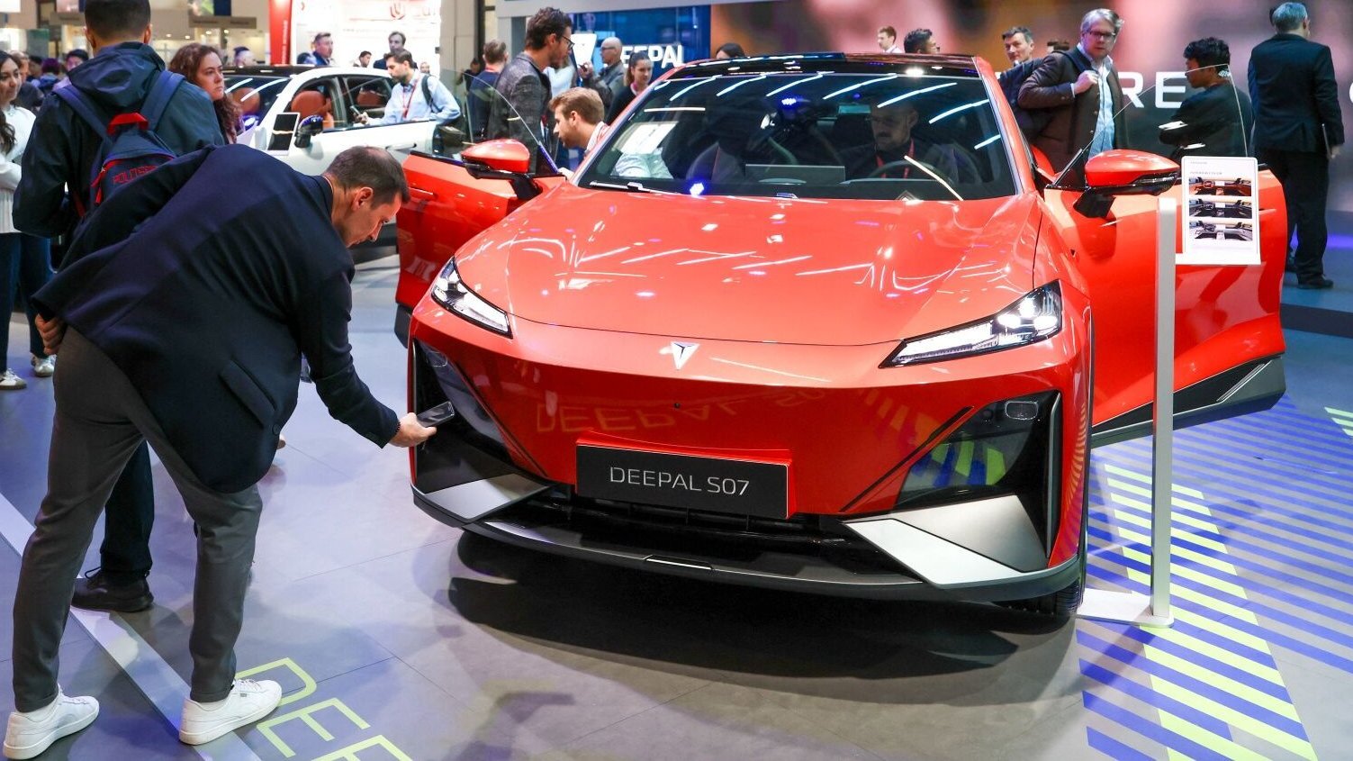 E-Autos: China lässt erstmals selbstfahrende Autos der Stufe 3 zu