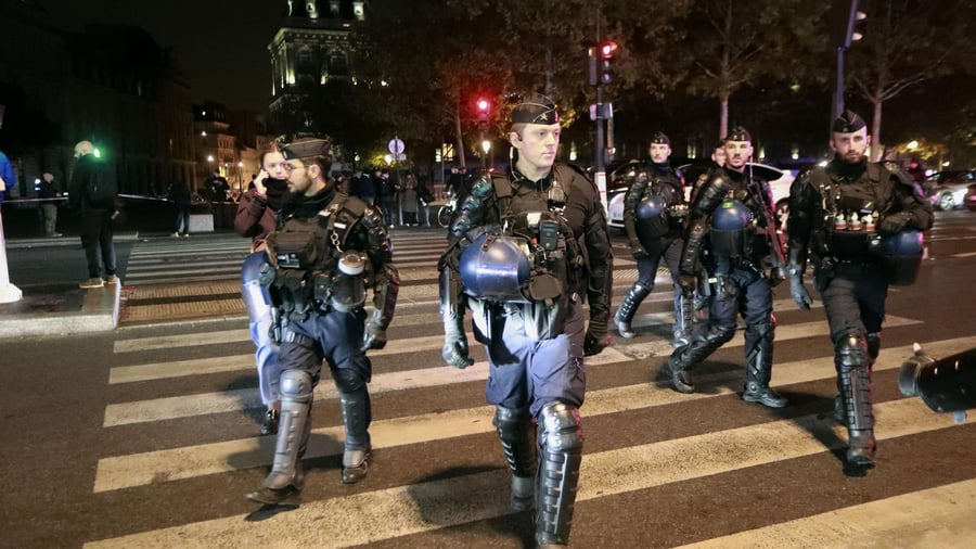 Nach ruhiger Nacht: Frankreich verlängert örtliche Ausgangssperren