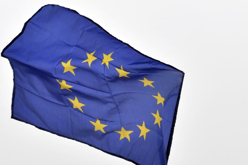 Europa Flagge: Warum hat die EU-Fahne zwölf Sterne?