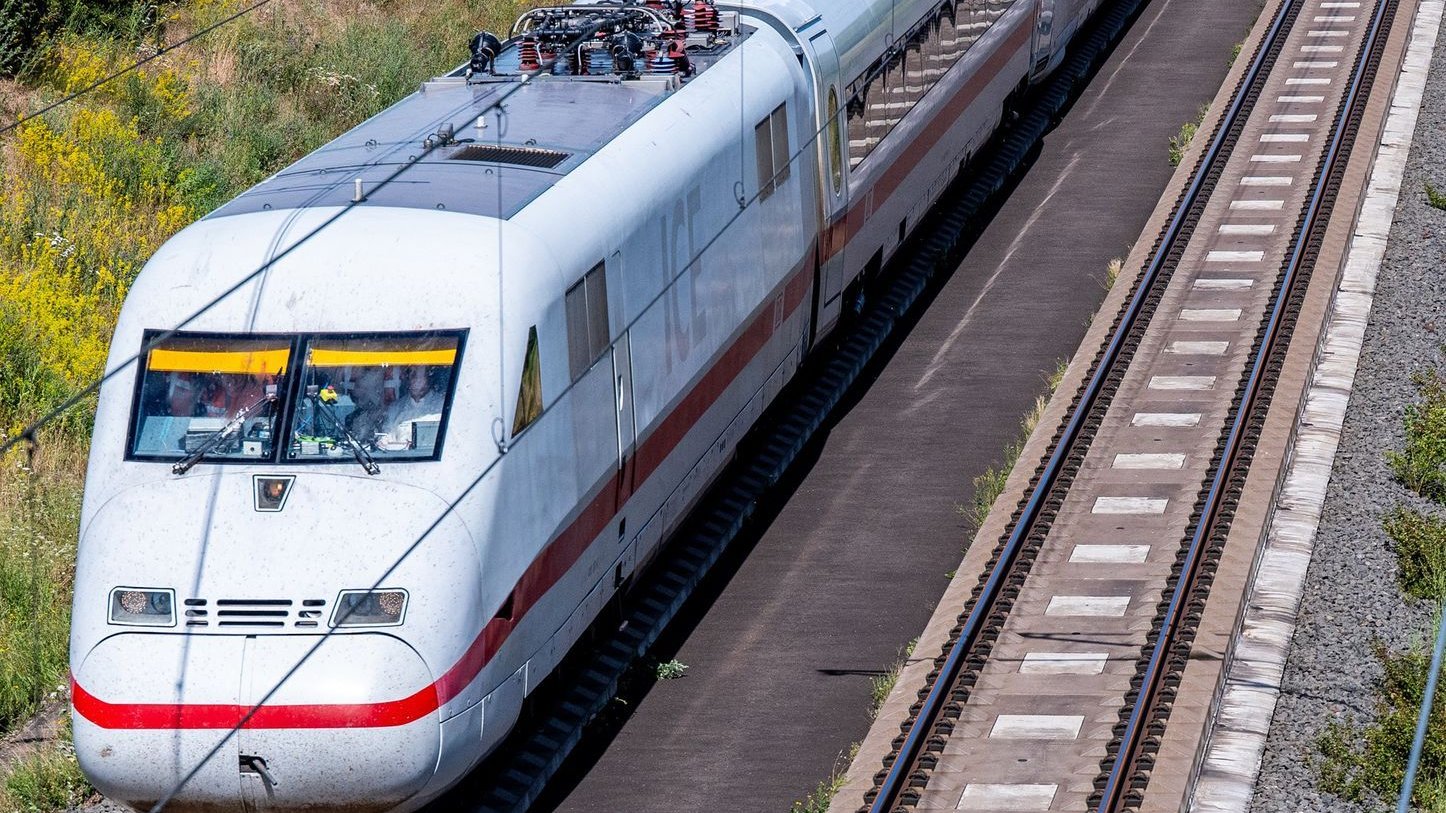 High speed: Prestige success for fast Siemens trains in Vietnam