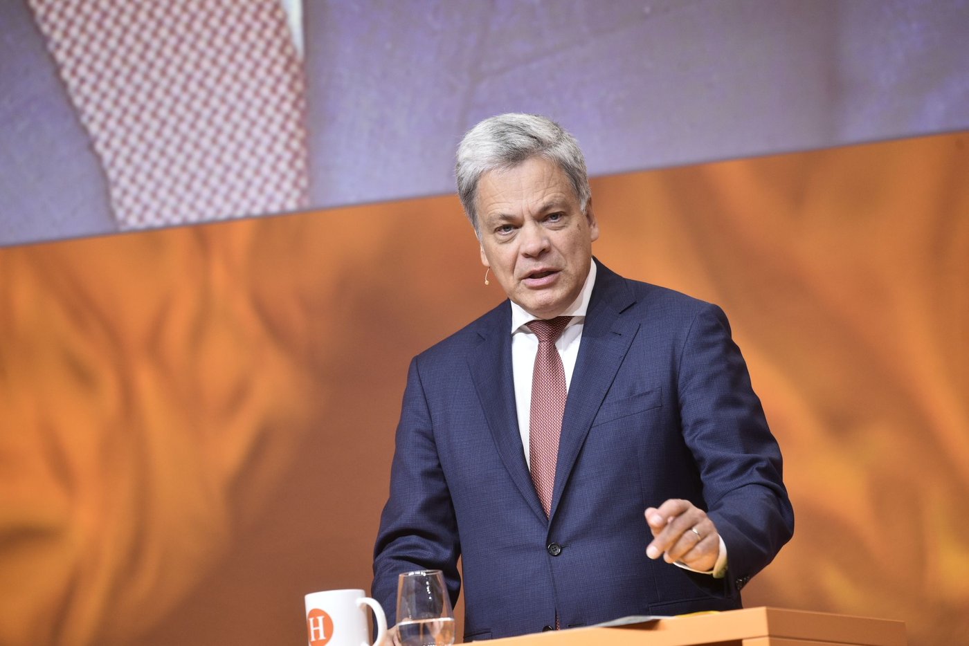 Commerzbank-Chef fordert Pragmatismus bei der Suche nach Energiepartnern