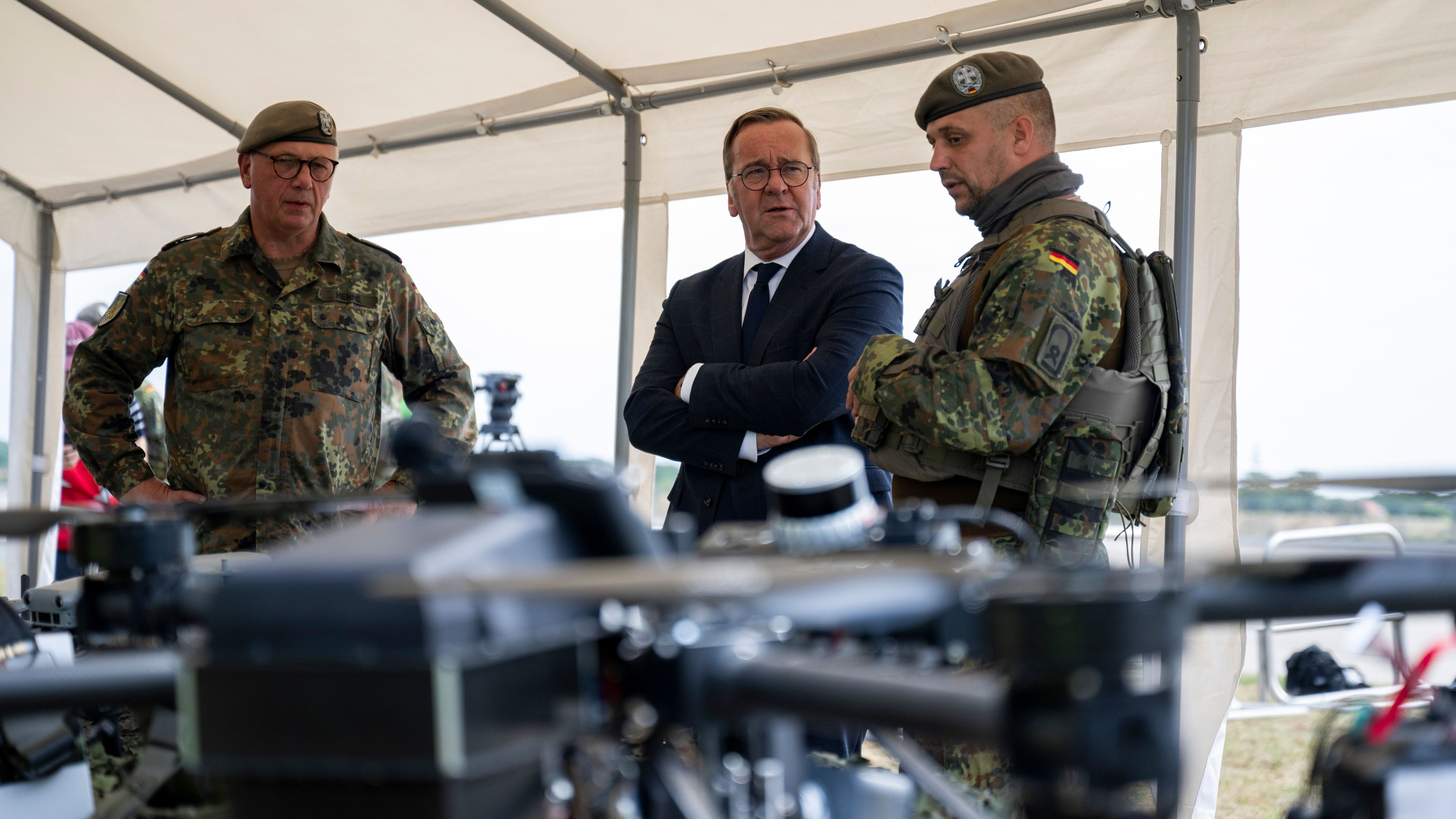 Defence Minister Boris Pistorius during a Bundeswehr visit