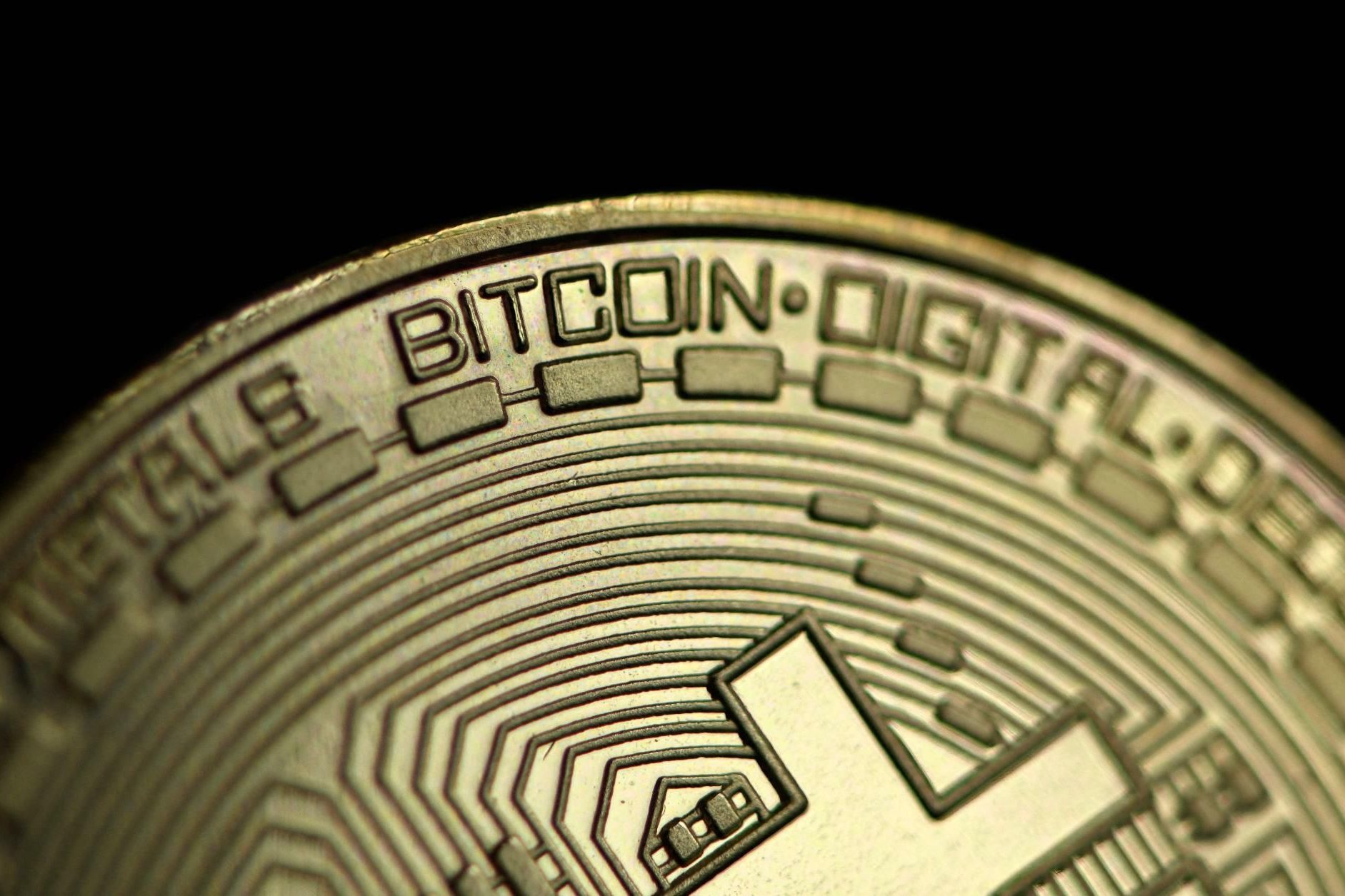 Bitcoin-Kurs stürzt zwischenzeitlich auf fast 30.000 Dollar ab