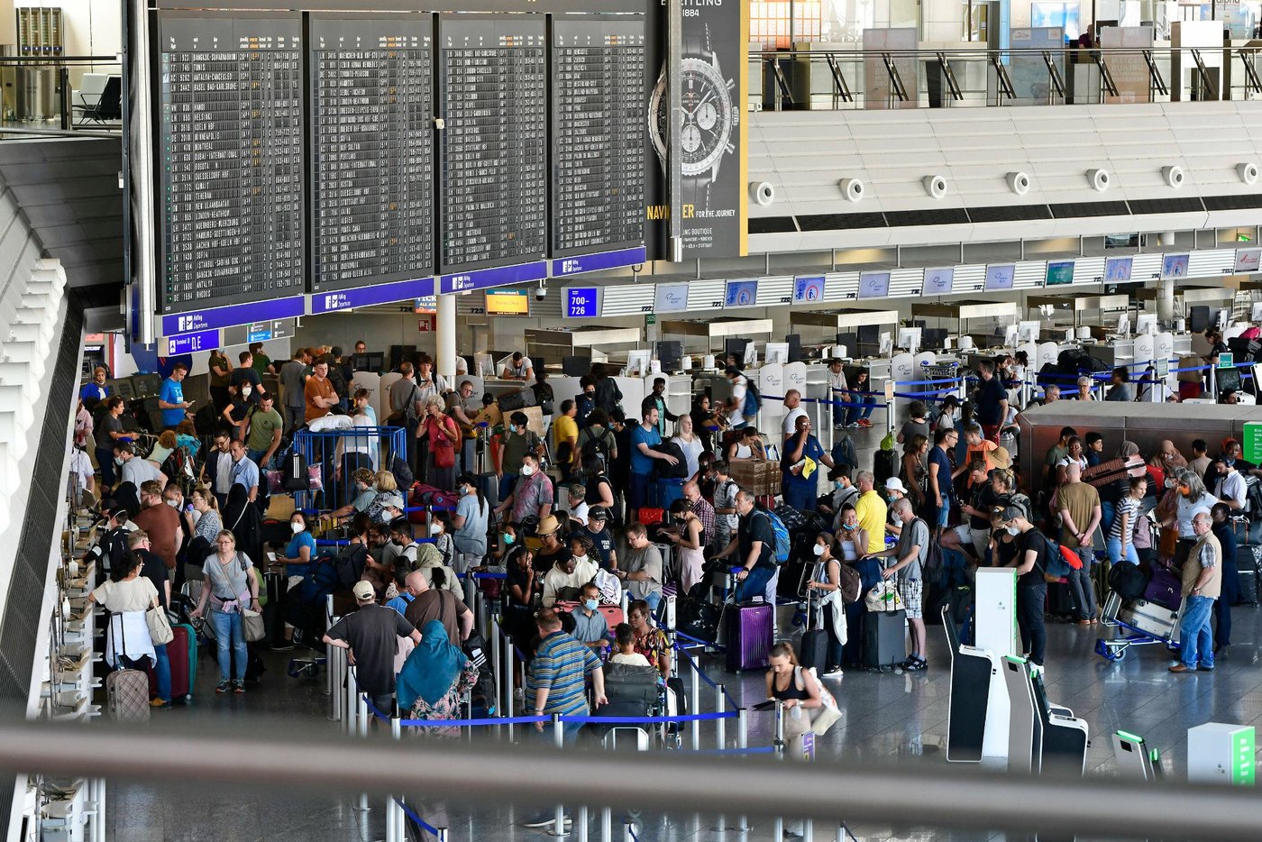 Wie Viele Menschen Arbeiten Am Frankfurter Flughafen www.handelsblatt.com