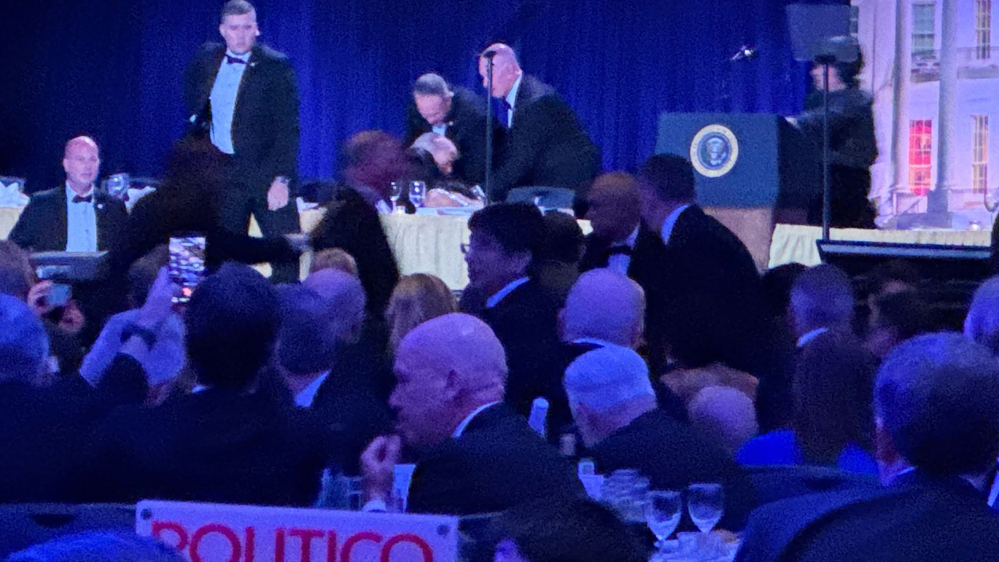 USA: Berichte über Schüsse bei Korrespondenten-Dinner – Trump in Sicherheit