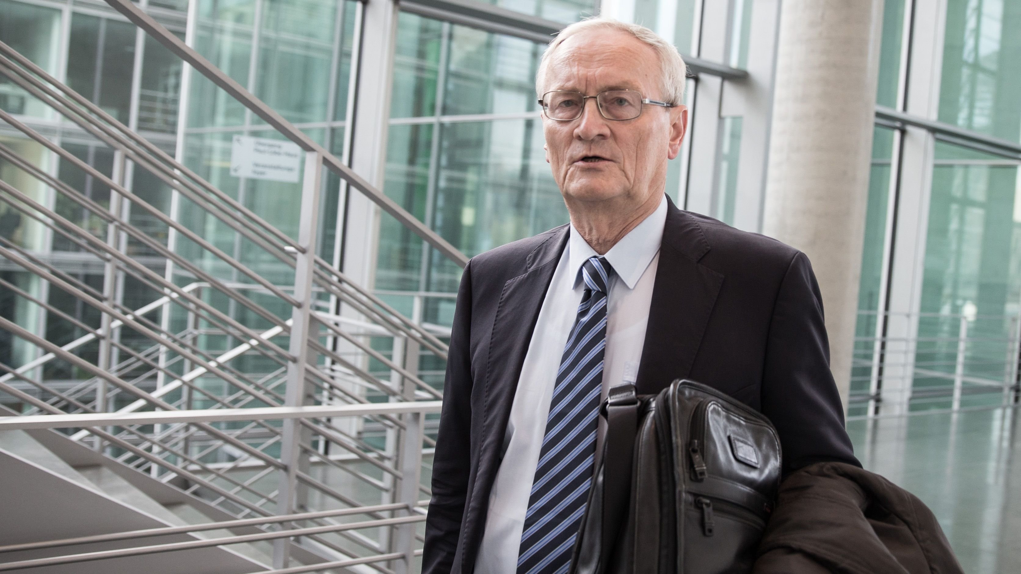August Hanning: Ex-Chef des BND wegen Spionageverdachts festgenommen