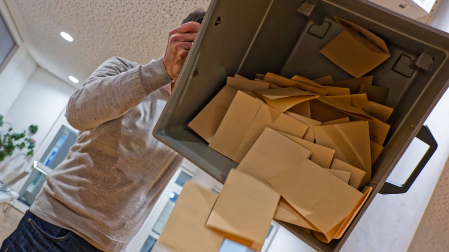 Wahlsonntag: Bayern-Kommunalwahl: Viele Stichwahlen, Reiter muss zittern