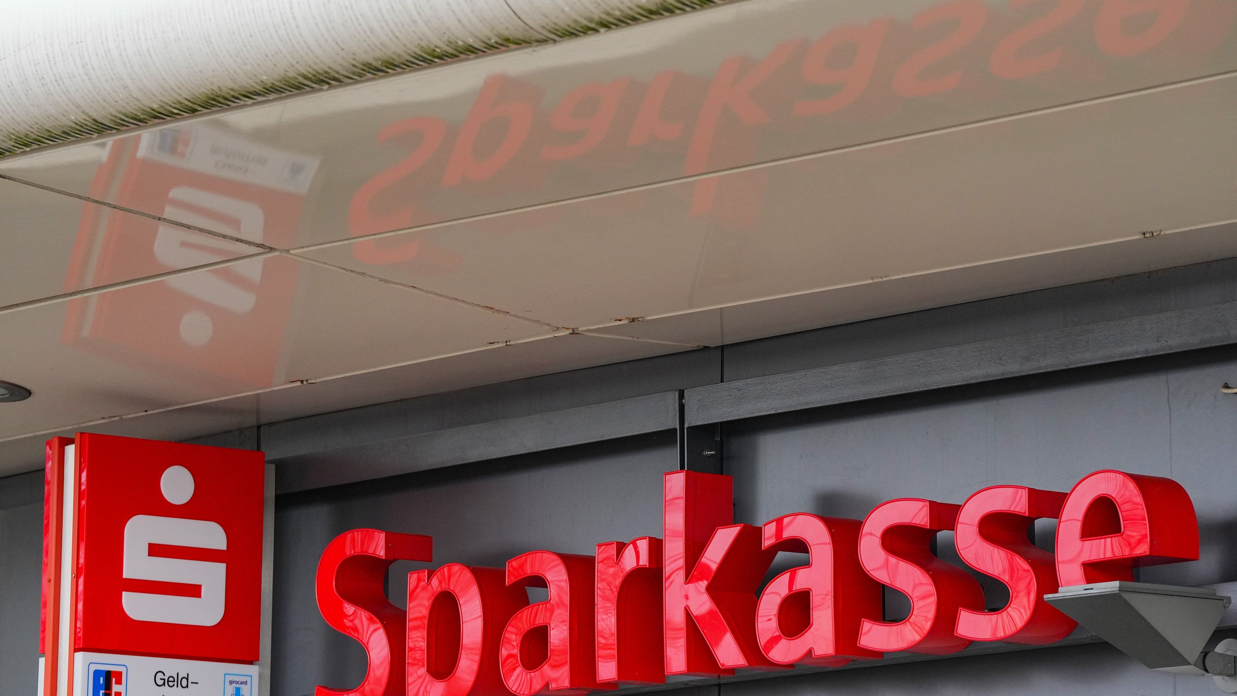 Banken: Ost-Sparkassen erzielen in schwierigem Umfeld weniger Gewinn - Handelsblatt
