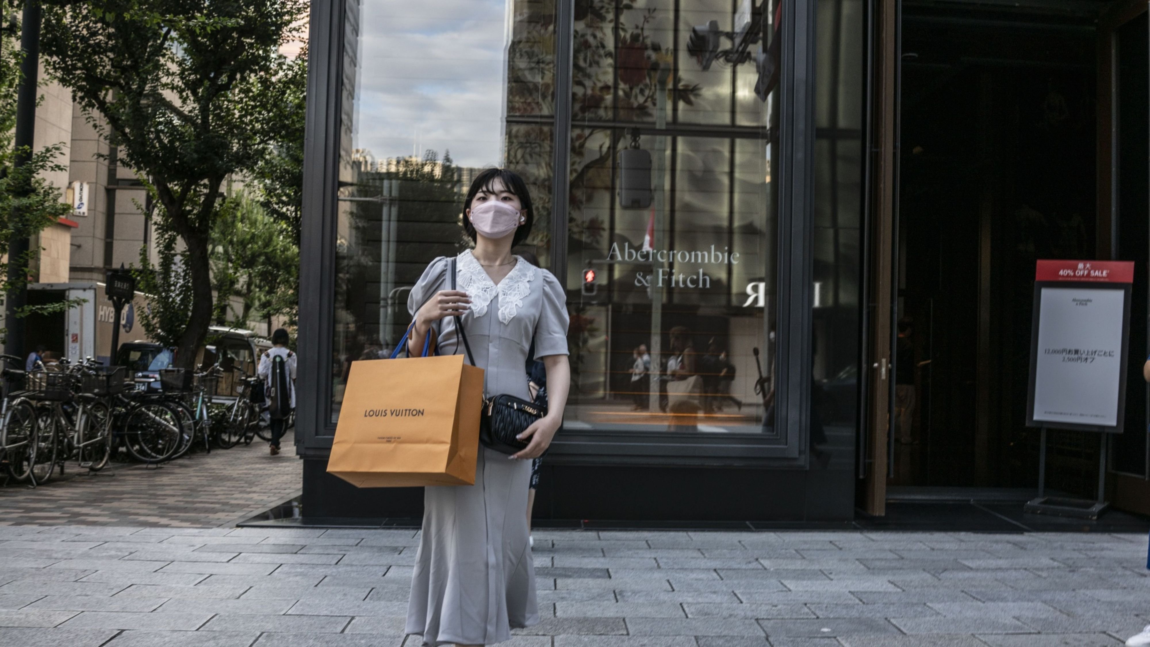 LVMH Aktie fallt Louis Vuitton Mutter druckt Luxus Aktien nach unten