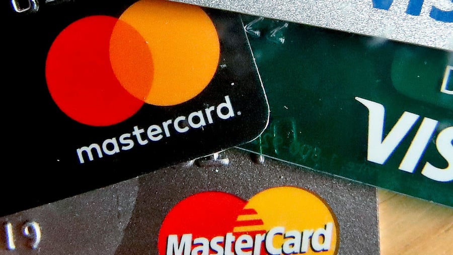 Visa und Mastercard: Hohe Gebühren für Firmenkreditkarten: Metro, Ceconomy und Aral fordern Preisdeckel
