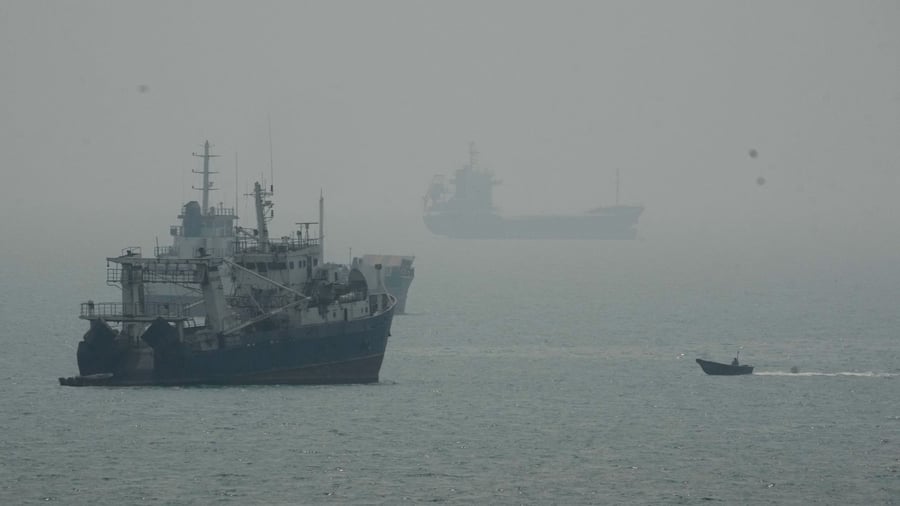 Iran-Krieg: USA „zerstören“ iranische Tanker - Teheran feuert Raketen ab
