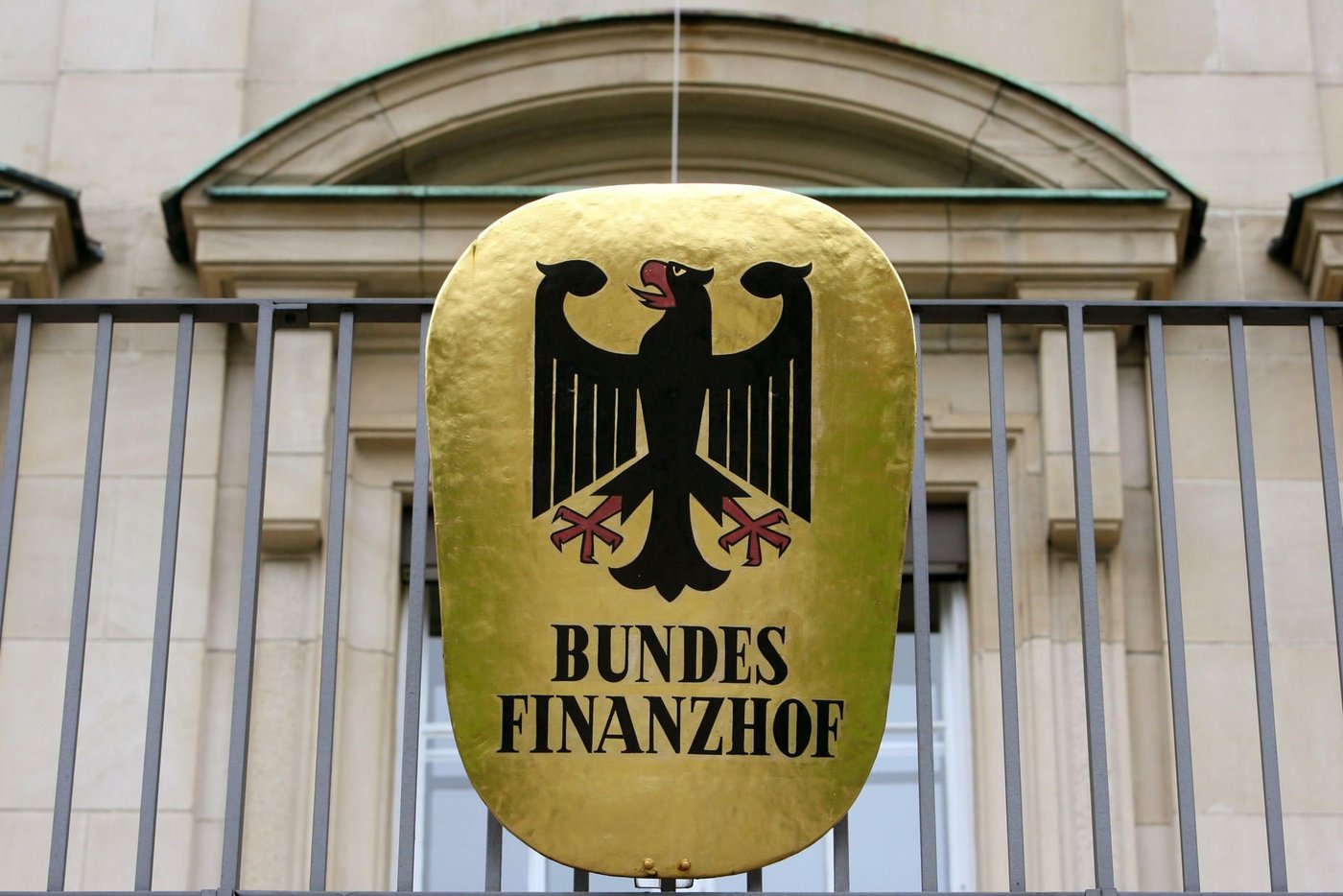 Bundesfinanzhof An Betrüger verlorenes Geld von Steuer absetzbar