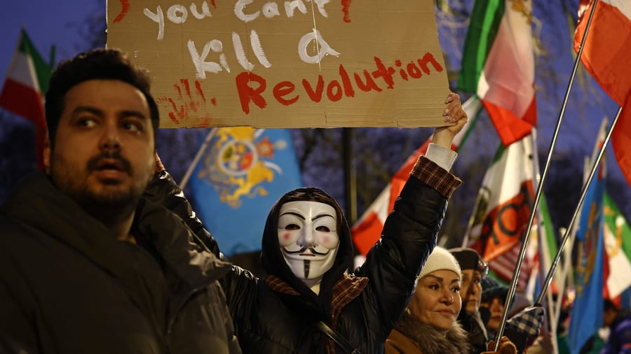 Iran: Trotz Trumps Drohung: Irans Regime geht gewaltsam gegen Demonstranten vor